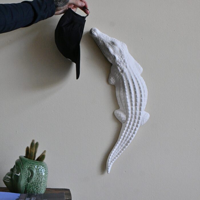Gator hanger
